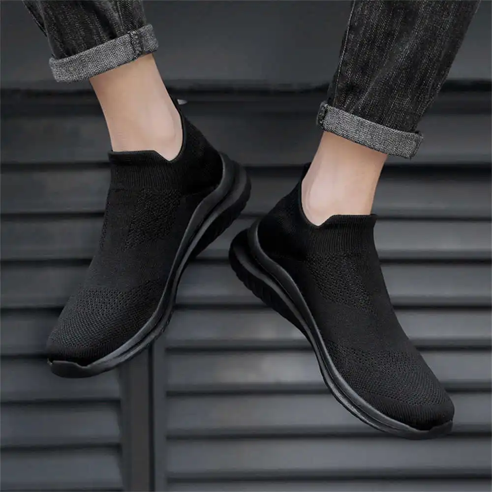 Tech Accessories For Students - Sepatu olahraga pria, krem lembut baru